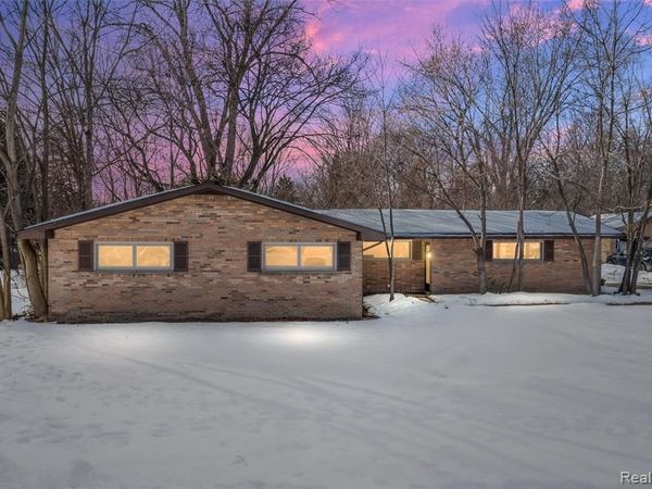 26261 La Muera Street, Farmington Hills, MI 48334