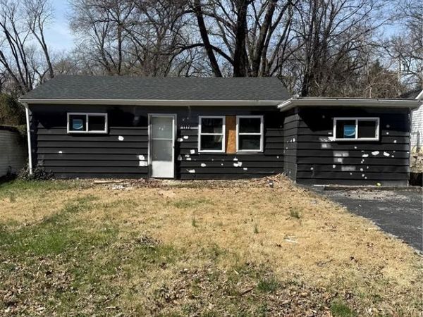 10117 Earl Drive , St Louis, MO 63136