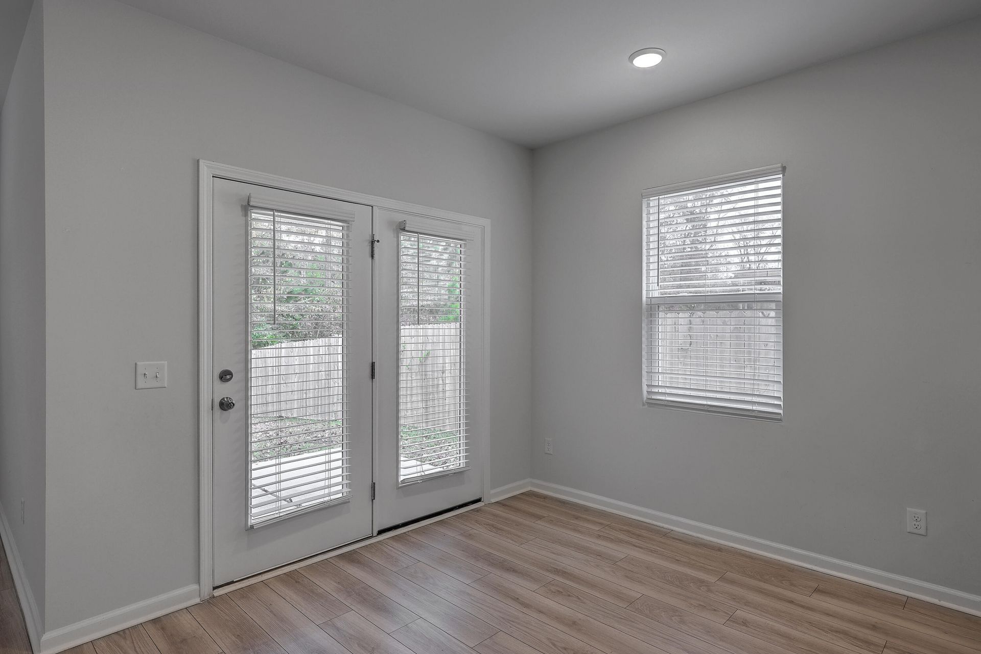 239 W Bradford Pointe Drive Photo 10