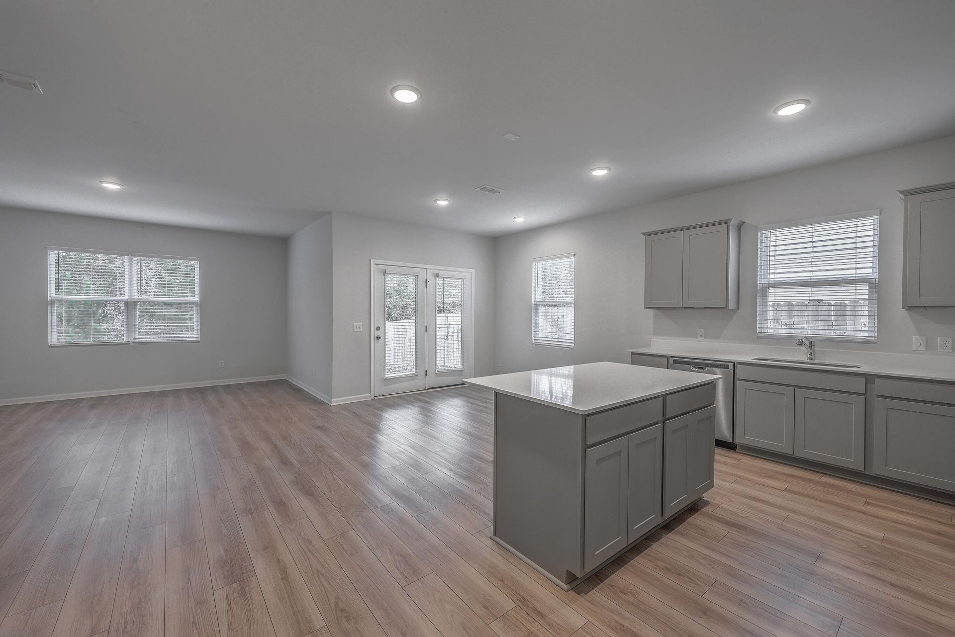 239 W Bradford Pointe Drive Photo 22