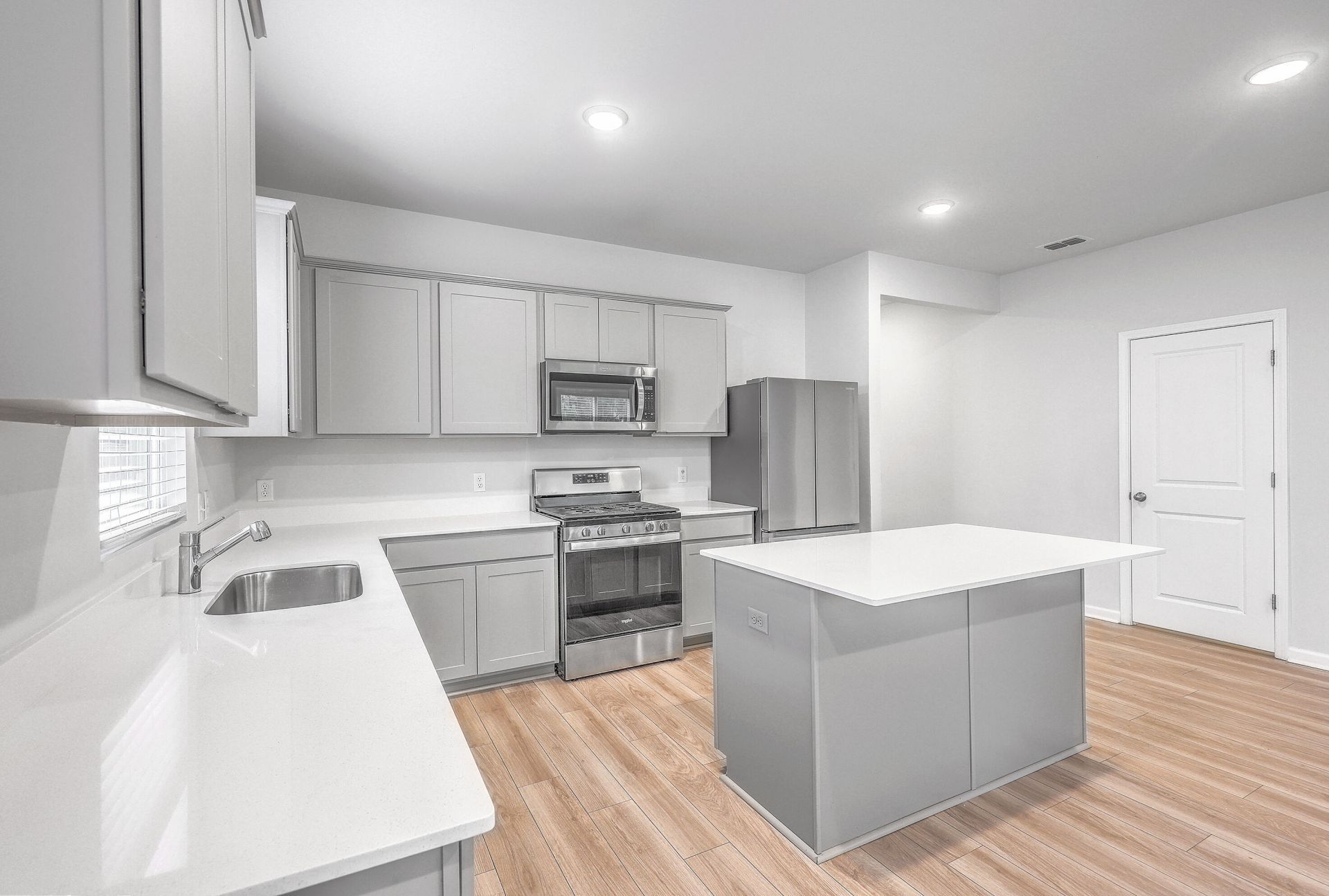 239 W Bradford Pointe Drive Photo 24