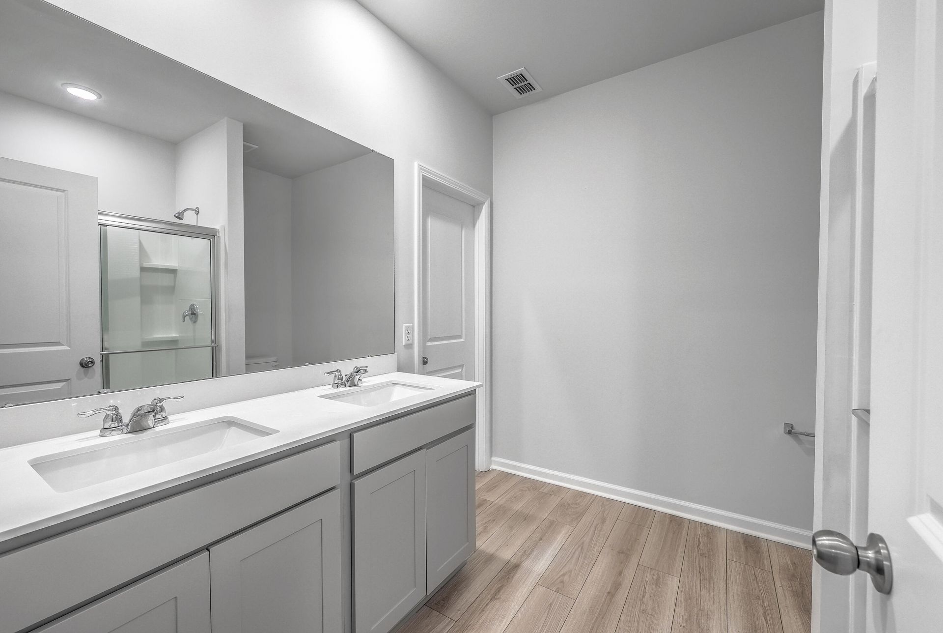 239 W Bradford Pointe Drive Photo 5