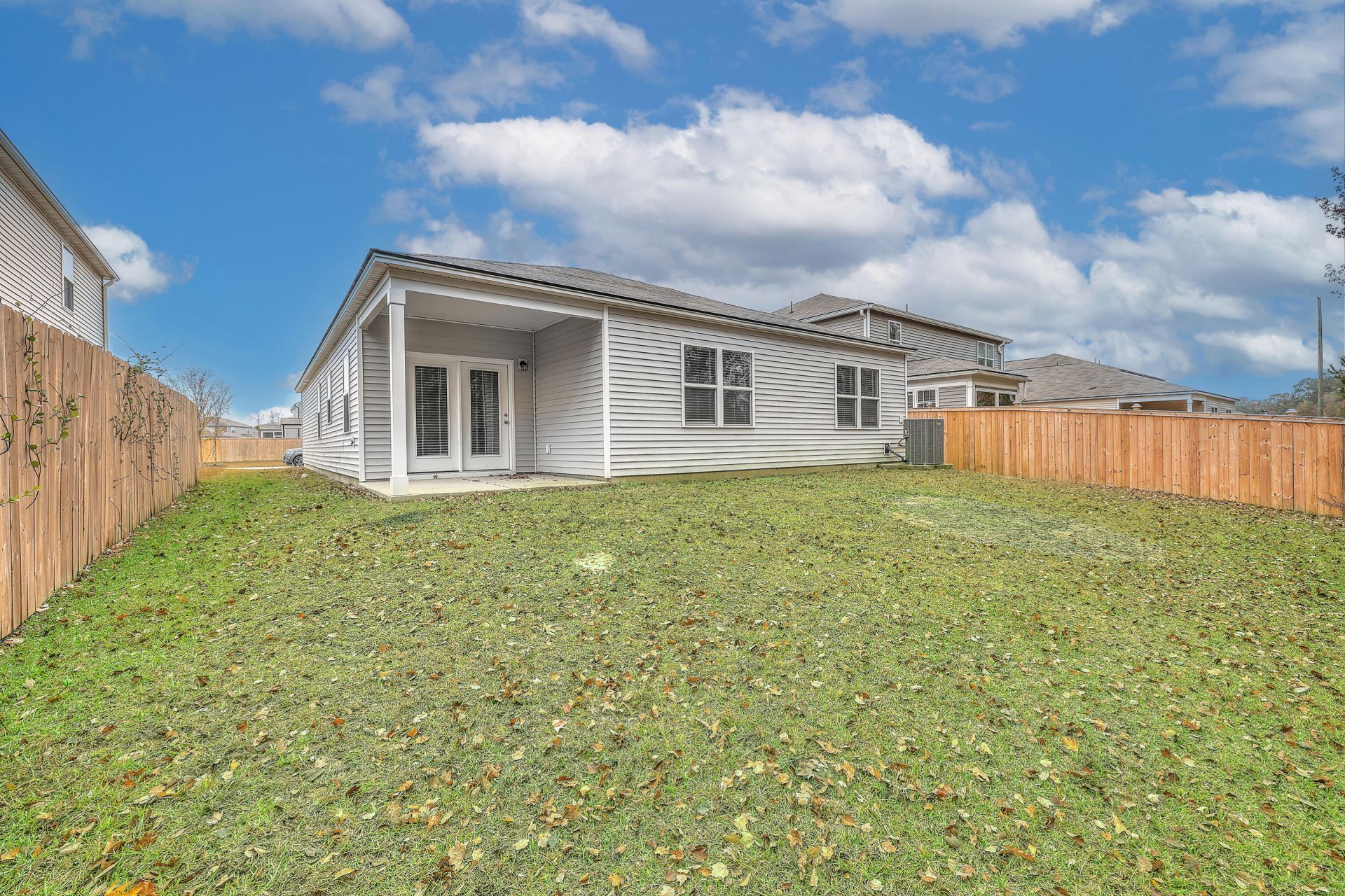 239 W Bradford Pointe Drive Photo 6