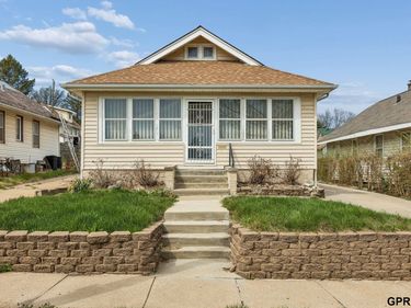 424 Grover Street , Omaha, NE 68108