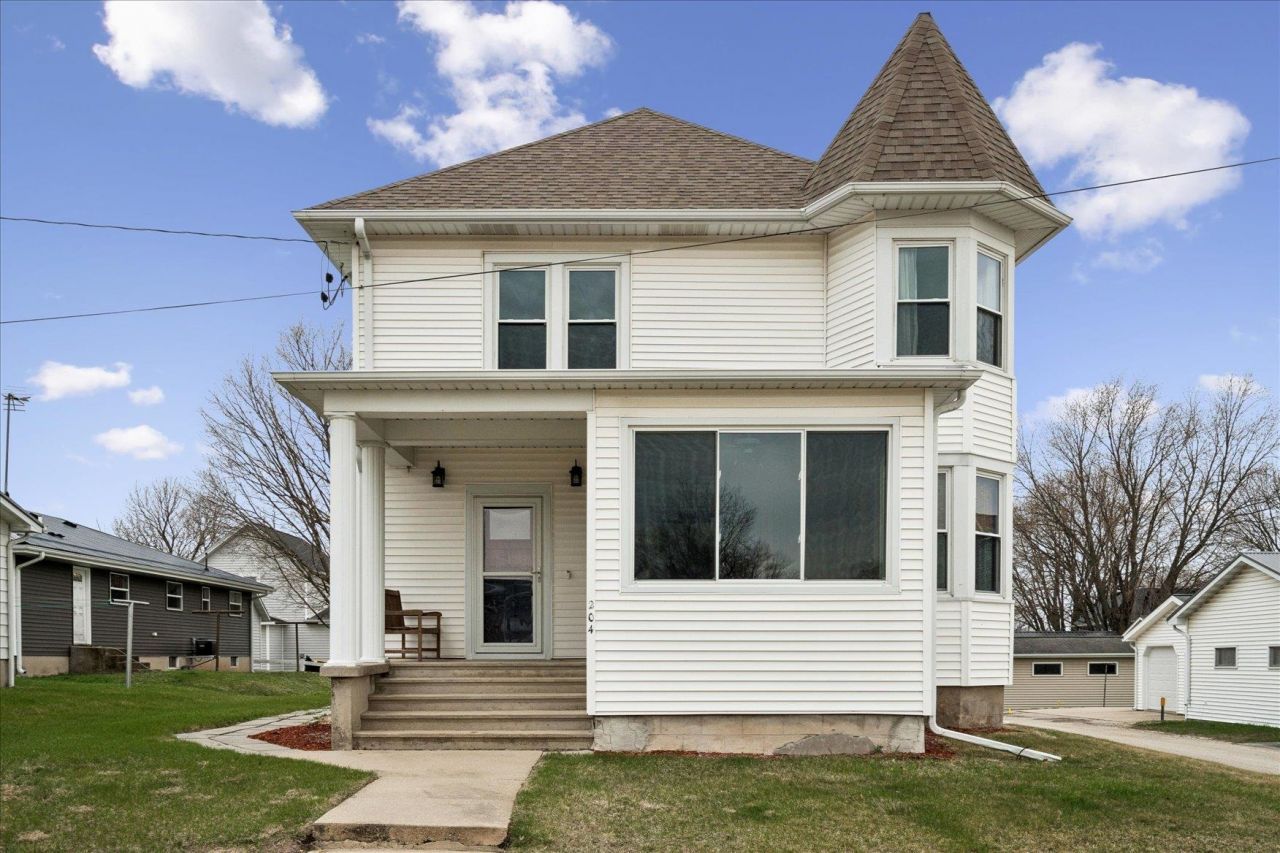204 2nd Street W, Worthington, IA 52078 Main Photo