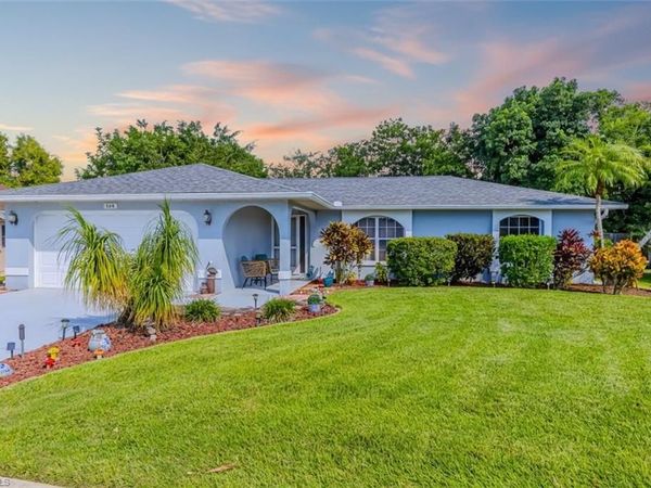 124 Versailles CIR, NAPLES, FL 34112