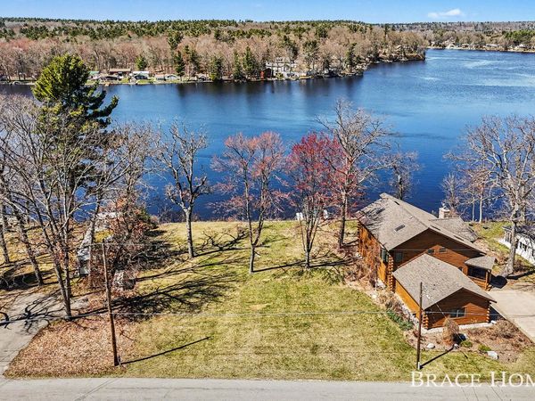 5423 Front Street, Newaygo, MI 49337