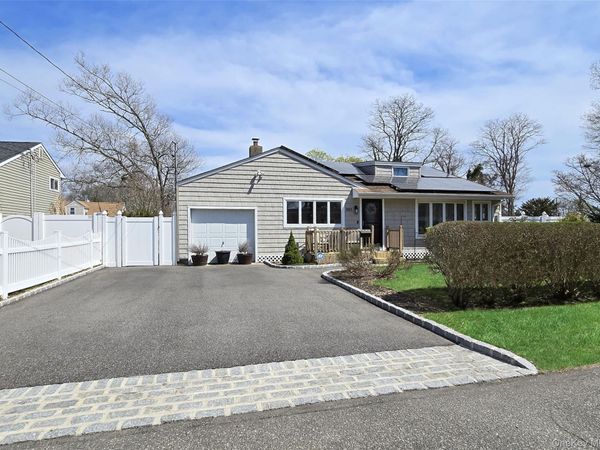 261 Phyllis Drive, Patchogue, NY 11772