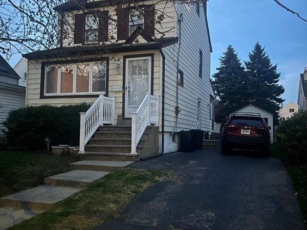 89 Carstairs Road , Valley Stream, NY 11581