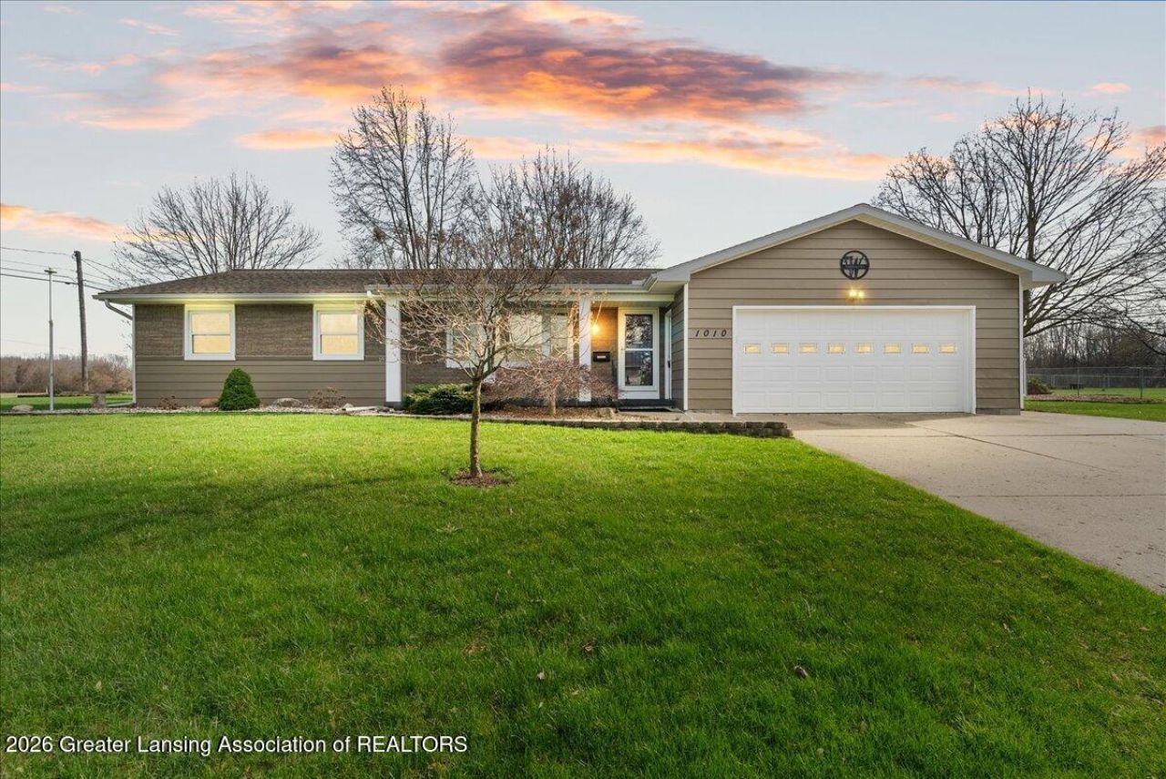 1010 E Cass Street, Saint Johns, MI 48879 Main Photo