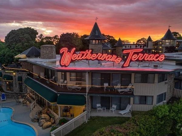 104 W Dixon Avenue, Unit 44, Charlevoix, MI 49720