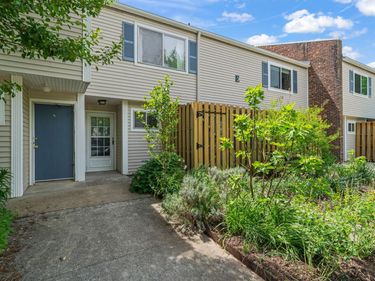 220 Elizabeth Street, Unit Apt E7, Chapel Hill, NC 27514