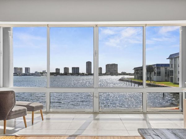 2936 Lake Shore Drive, Unit 204, West Palm Beach, FL 33404