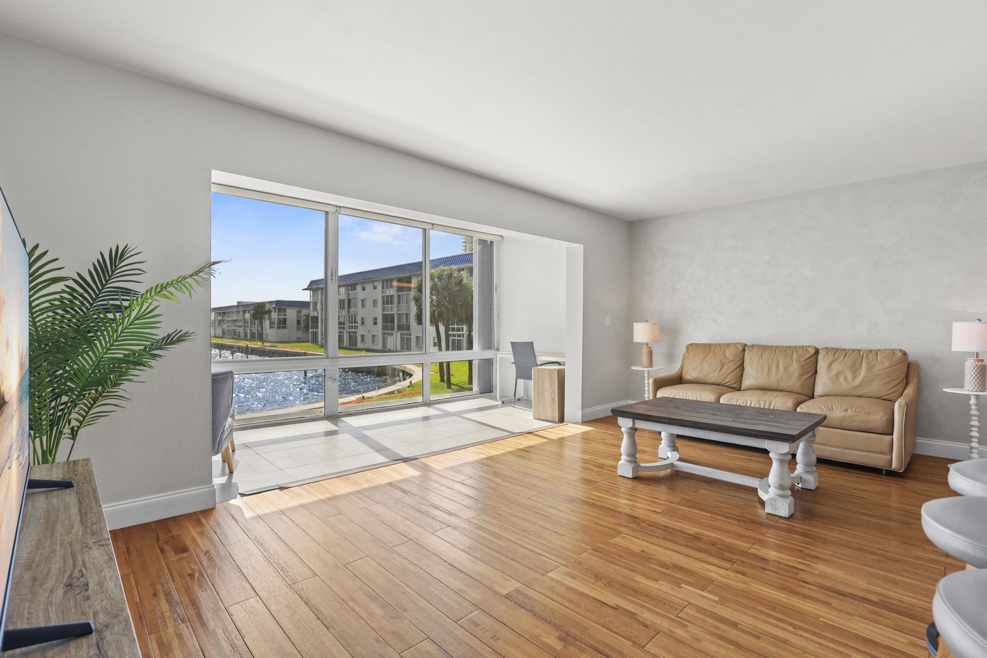 2936 Lake Shore Drive, Unit 204, West Palm Beach, FL 33404 Photo