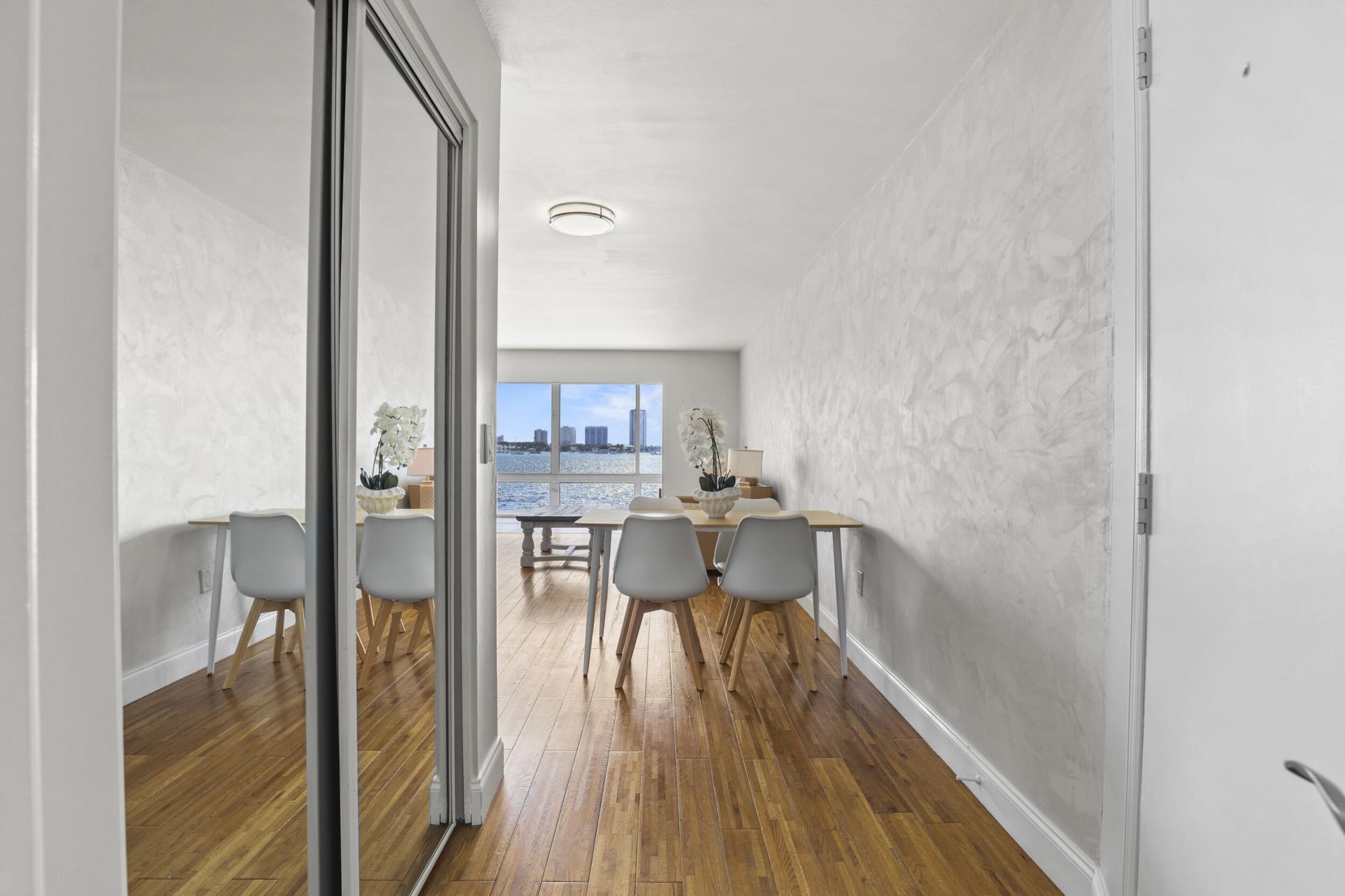 2936 Lake Shore Drive, Unit 204, West Palm Beach, FL 33404 Photo