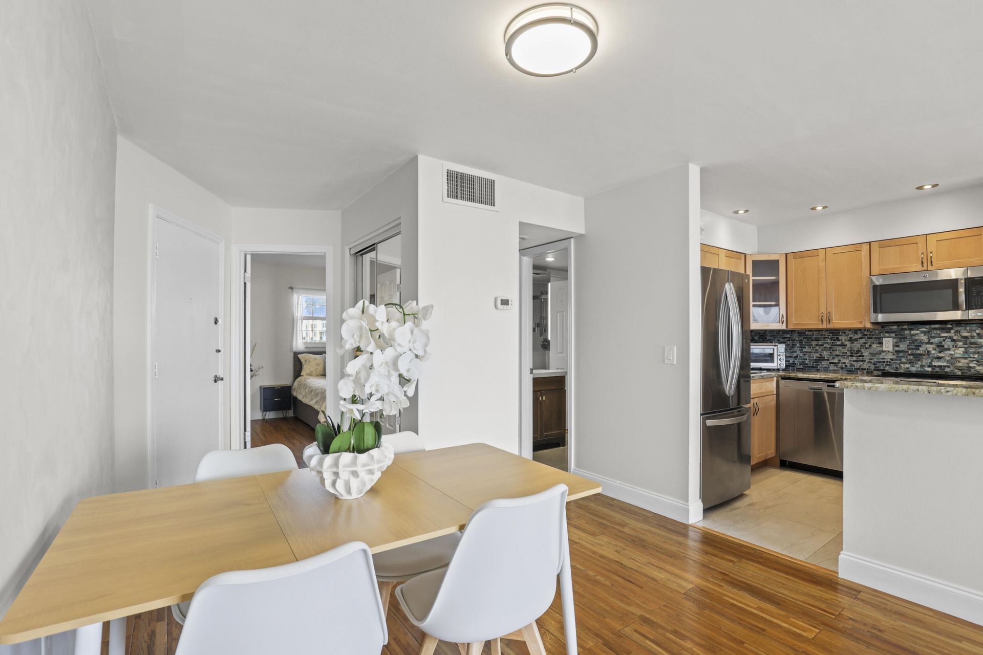 2936 Lake Shore Drive, Unit 204, West Palm Beach, FL 33404 Photo