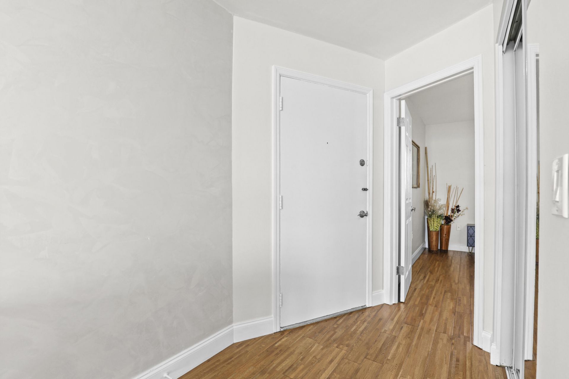 2936 Lake Shore Drive, Unit 204, West Palm Beach, FL 33404 Photo
