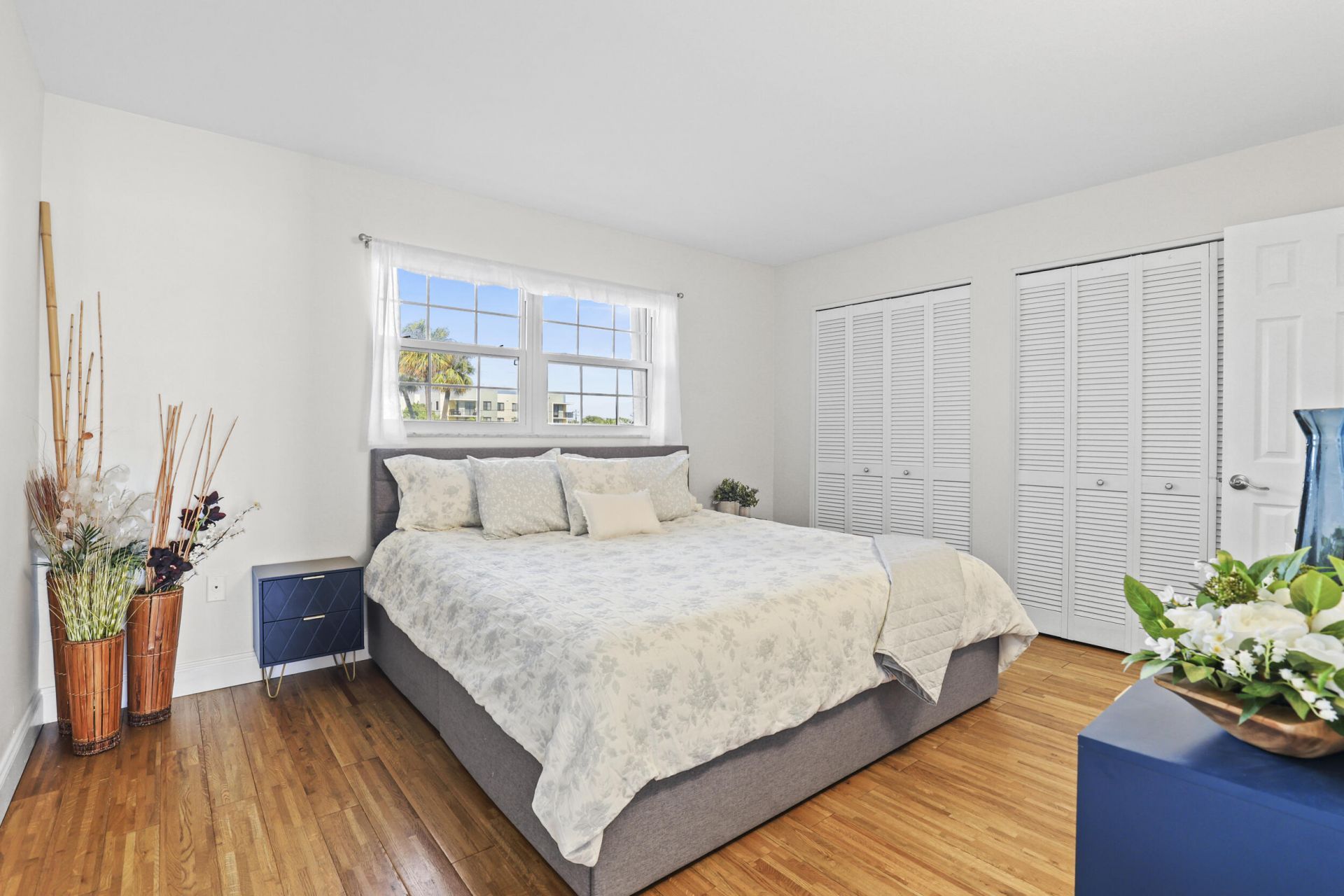 2936 Lake Shore Drive, Unit 204, West Palm Beach, FL 33404 Photo