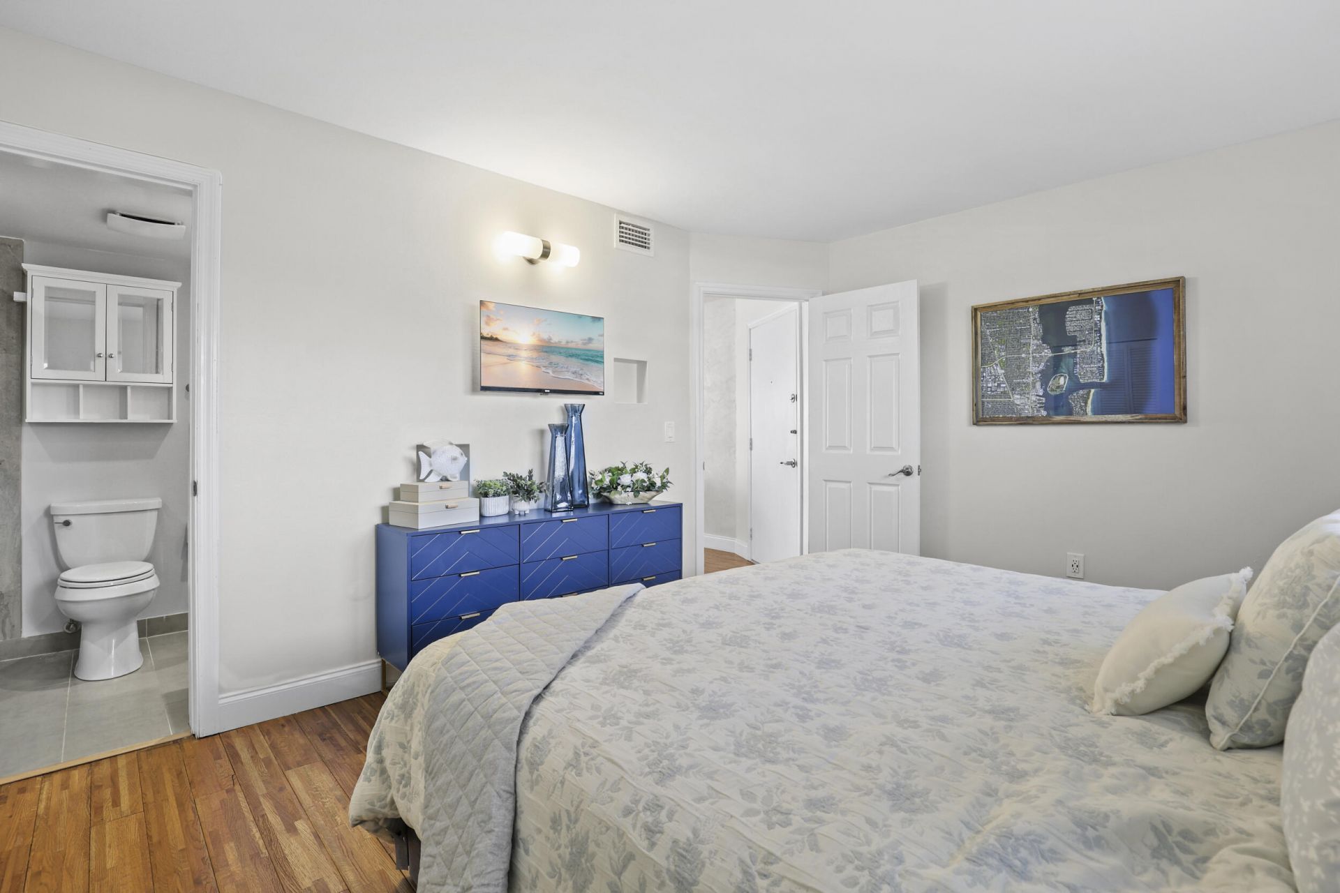 2936 Lake Shore Drive, Unit 204, West Palm Beach, FL 33404 Photo