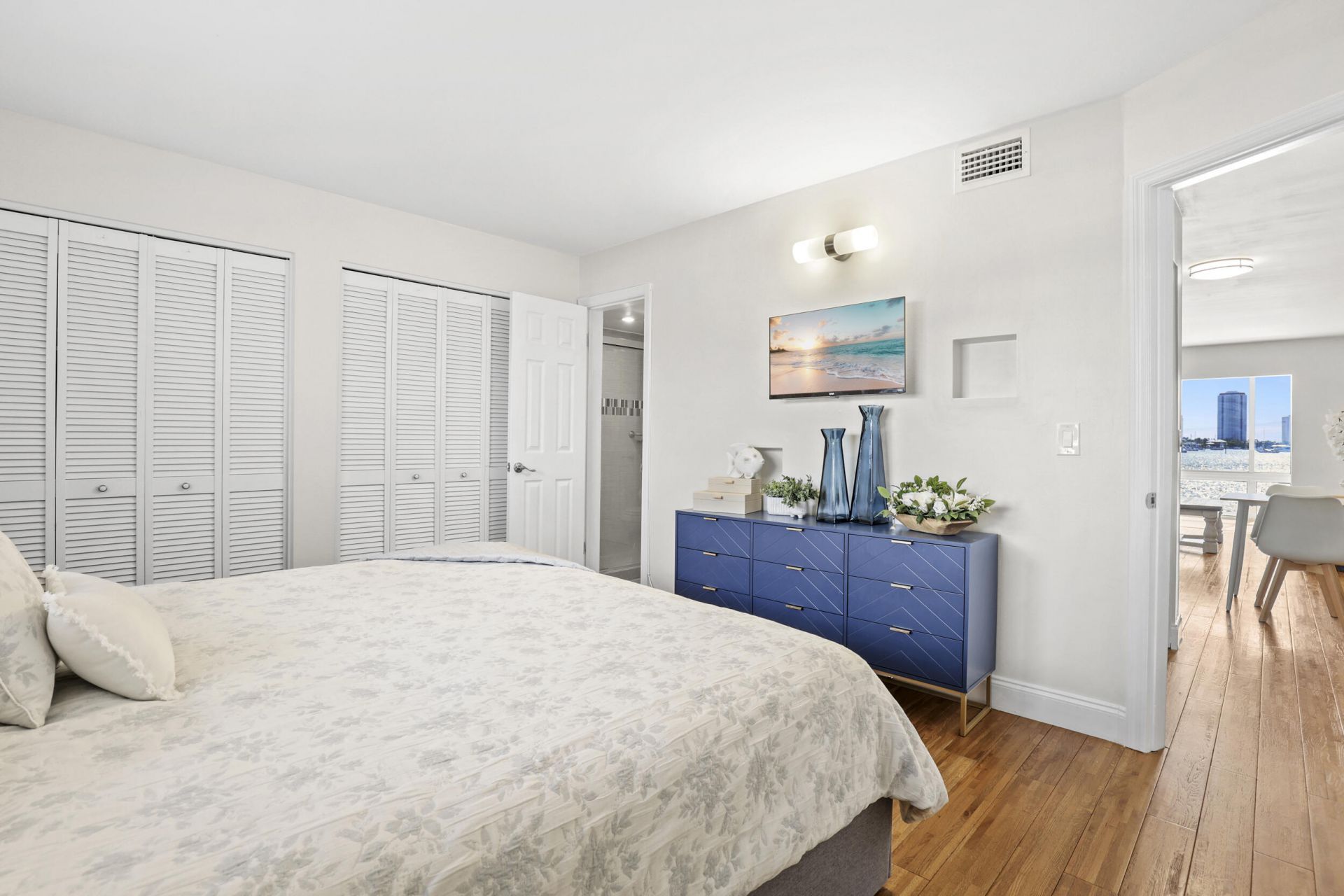 2936 Lake Shore Drive, Unit 204, West Palm Beach, FL 33404 Photo