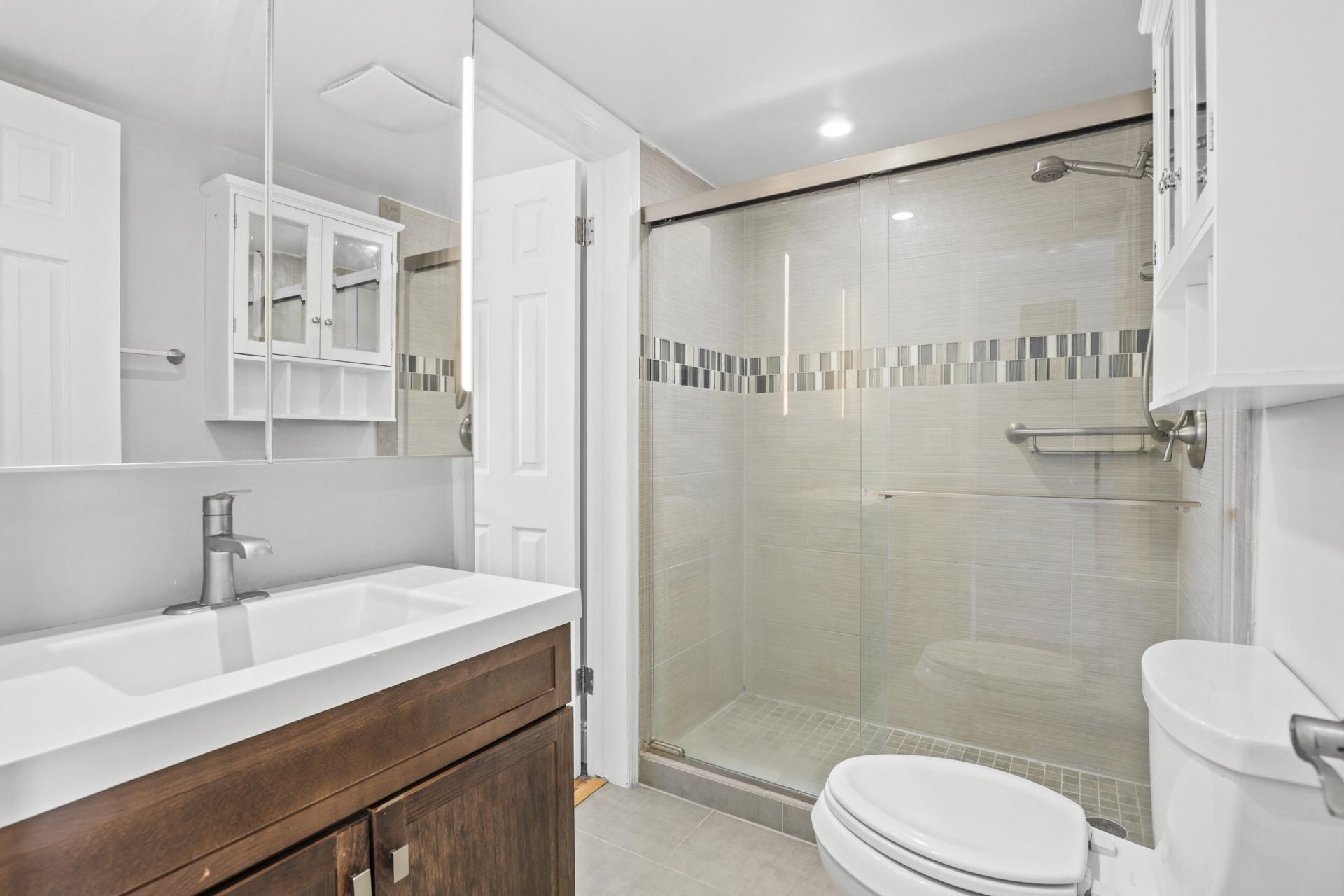 2936 Lake Shore Drive, Unit 204, West Palm Beach, FL 33404 Photo