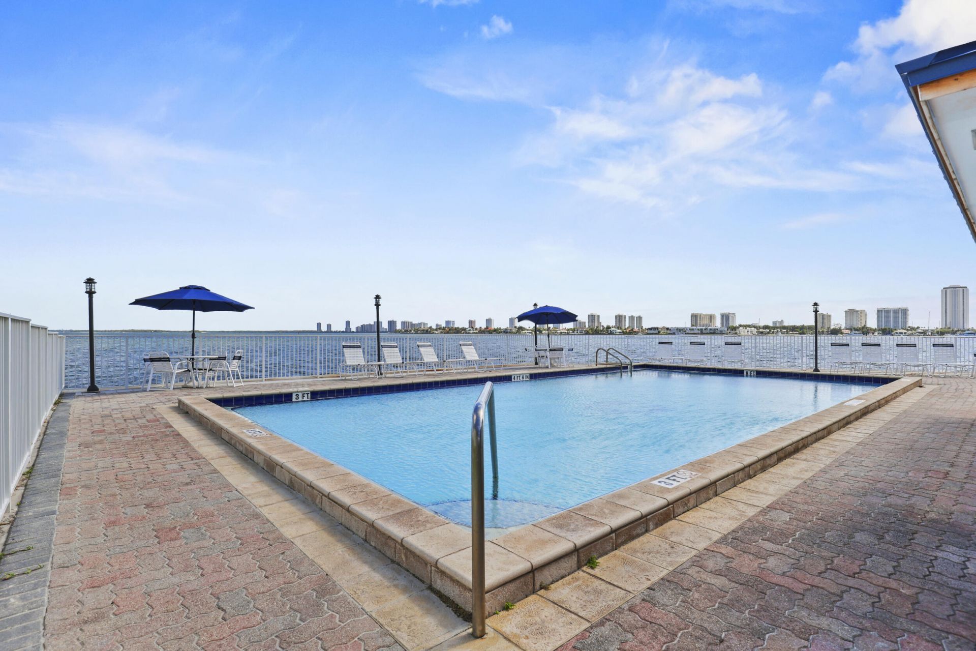 2936 Lake Shore Drive, Unit 204, West Palm Beach, FL 33404 Photo