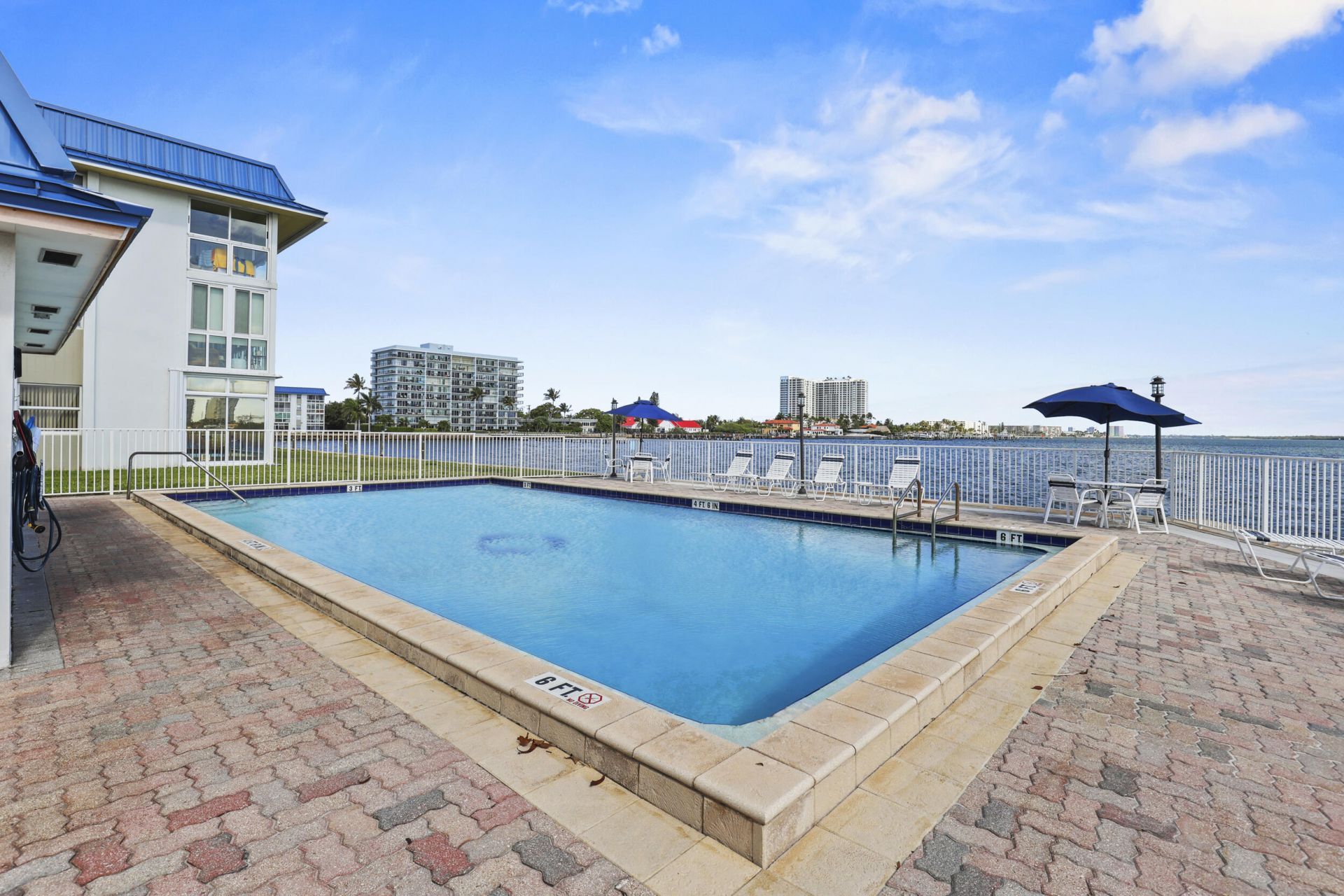 2936 Lake Shore Drive, Unit 204, West Palm Beach, FL 33404 Photo