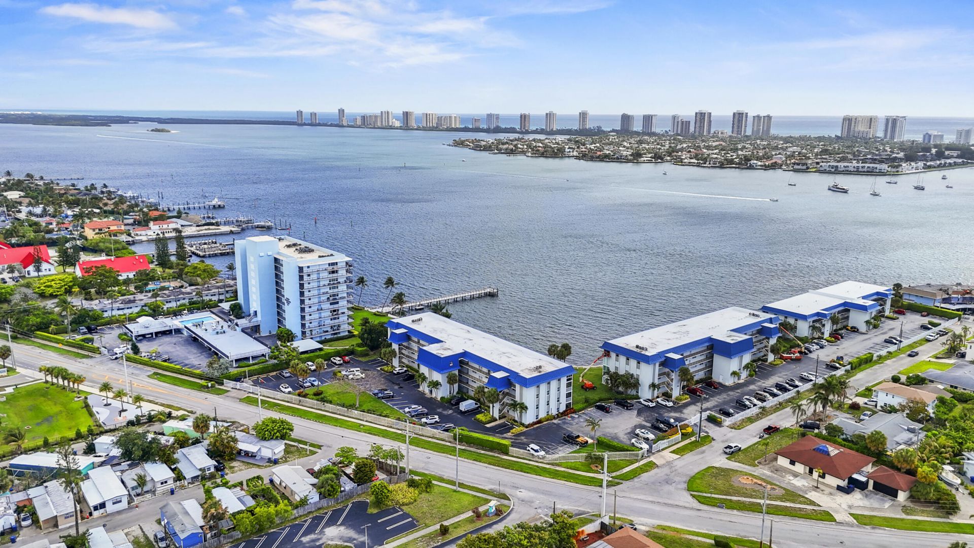 2936 Lake Shore Drive, Unit 204, West Palm Beach, FL 33404 Photo