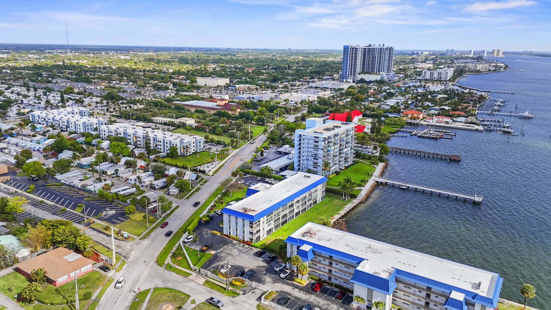 2936 Lake Shore Drive, Unit 204, West Palm Beach, FL 33404 Photo