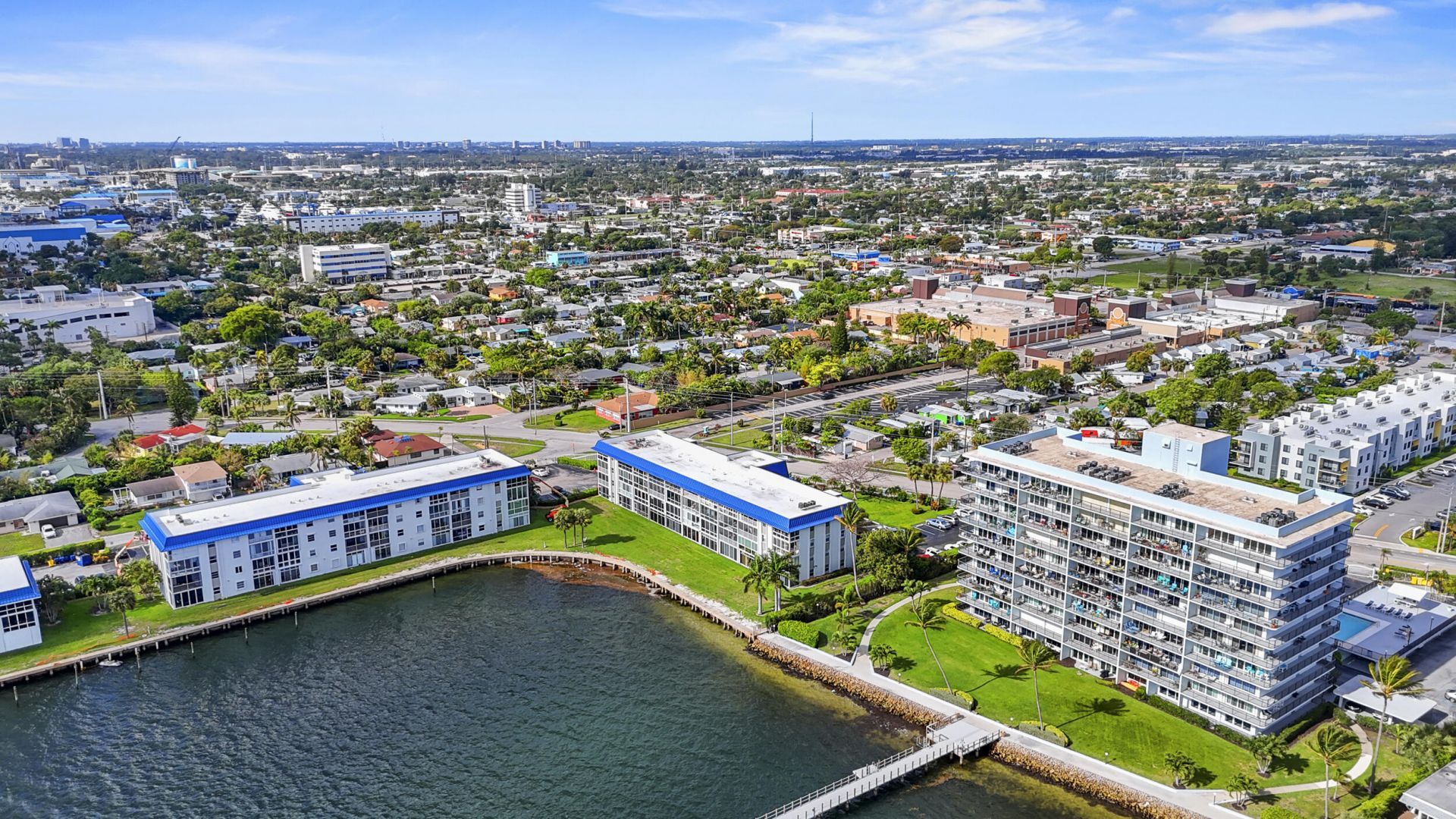 2936 Lake Shore Drive, Unit 204, West Palm Beach, FL 33404 Photo