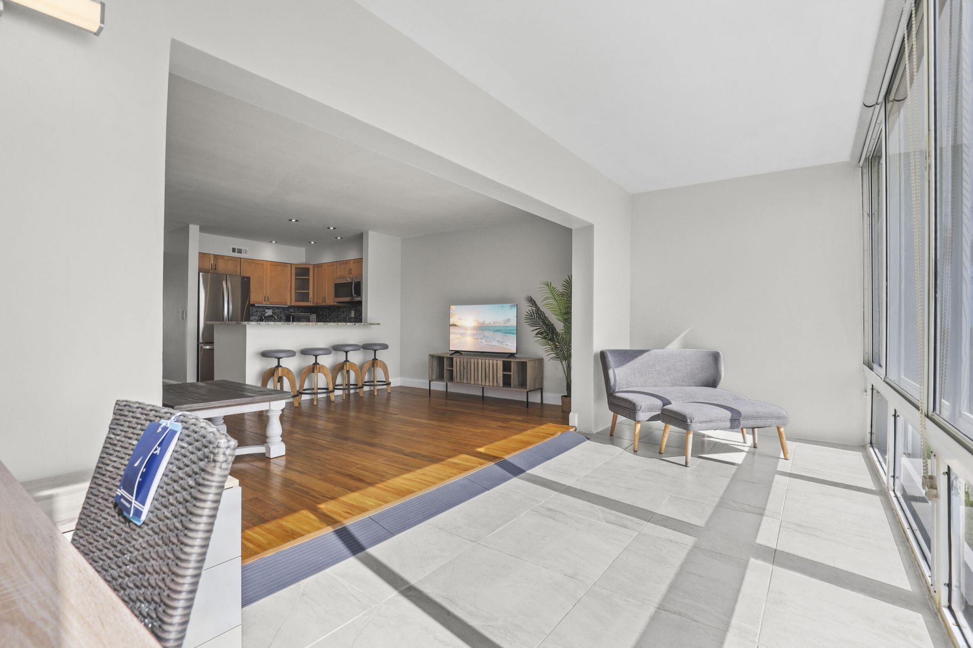 2936 Lake Shore Drive, Unit 204, West Palm Beach, FL 33404 Photo