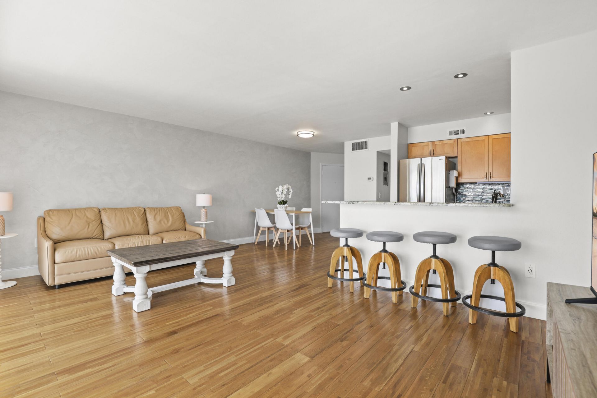 2936 Lake Shore Drive, Unit 204, West Palm Beach, FL 33404 Photo