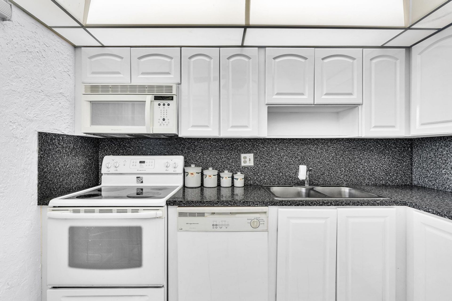 6670 Royal Palm Boulevard, Unit 110, Margate, FL 33063 Photo