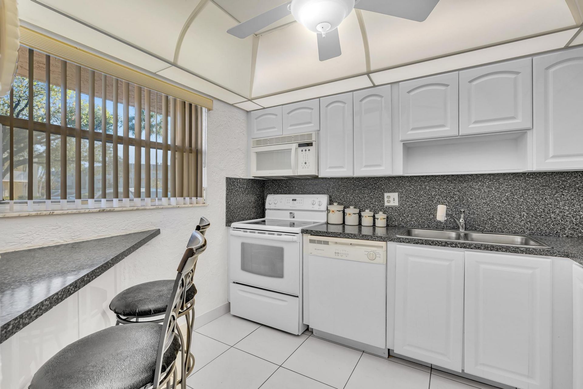 6670 Royal Palm Boulevard, Unit 110, Margate, FL 33063 Photo