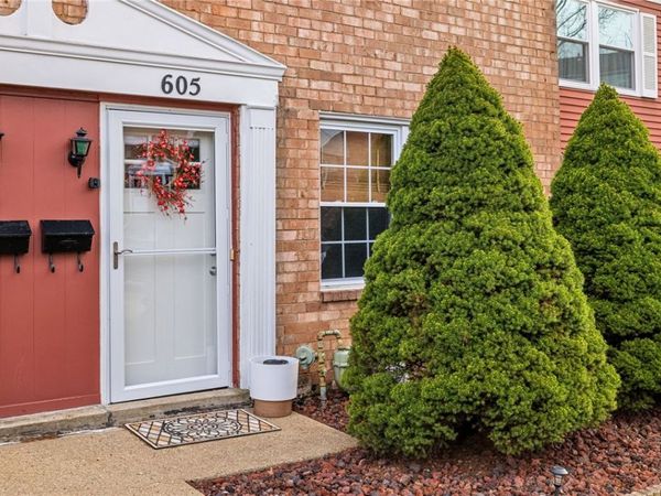 605 Hickory Cir, Canonsburg, PA 15317