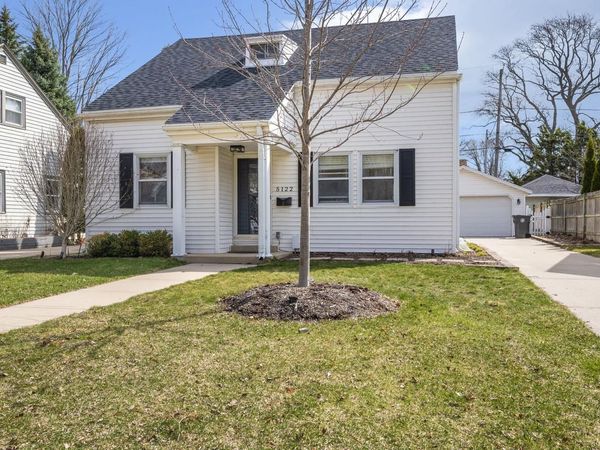 5122 N Diversey BOULEVARD, Whitefish Bay, WI 53217