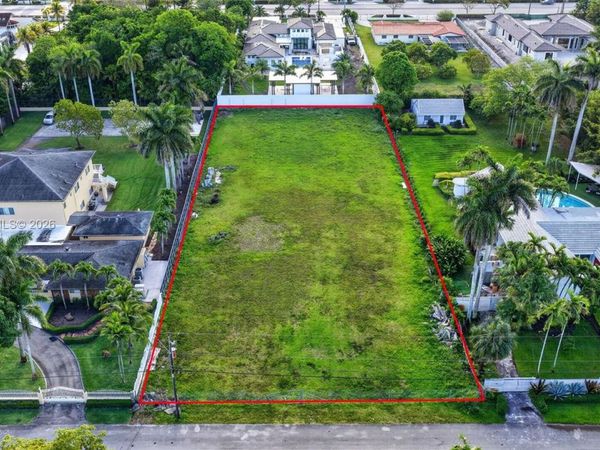 365 NW 128th Ave, Sweetwater, FL 33182