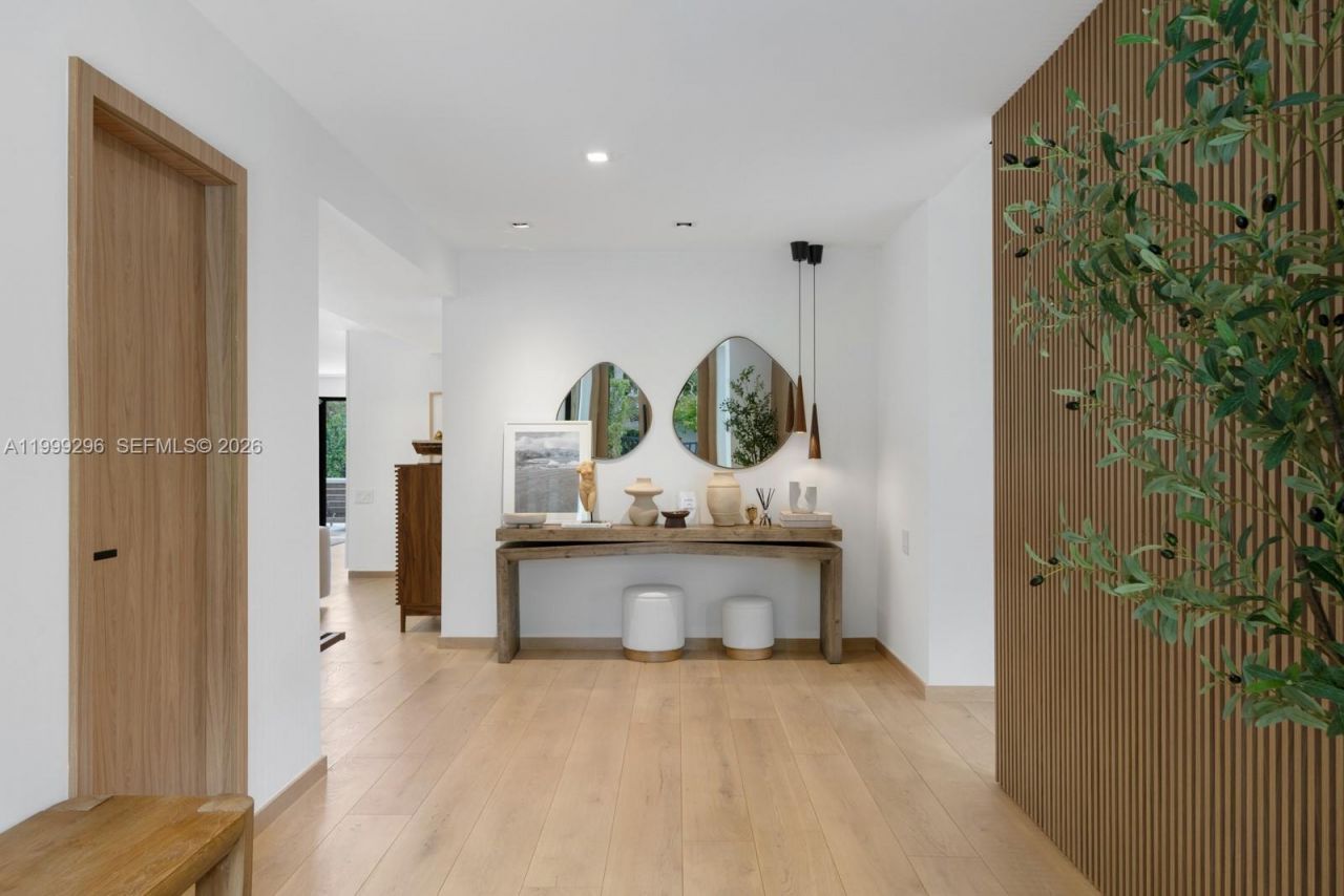 70 Samana Dr, Miami, FL 33133 Photo