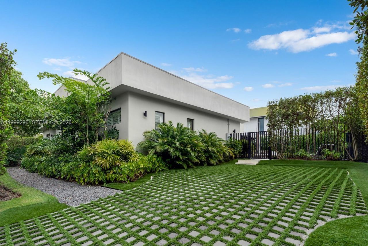 70 Samana Dr, Miami, FL 33133 Photo