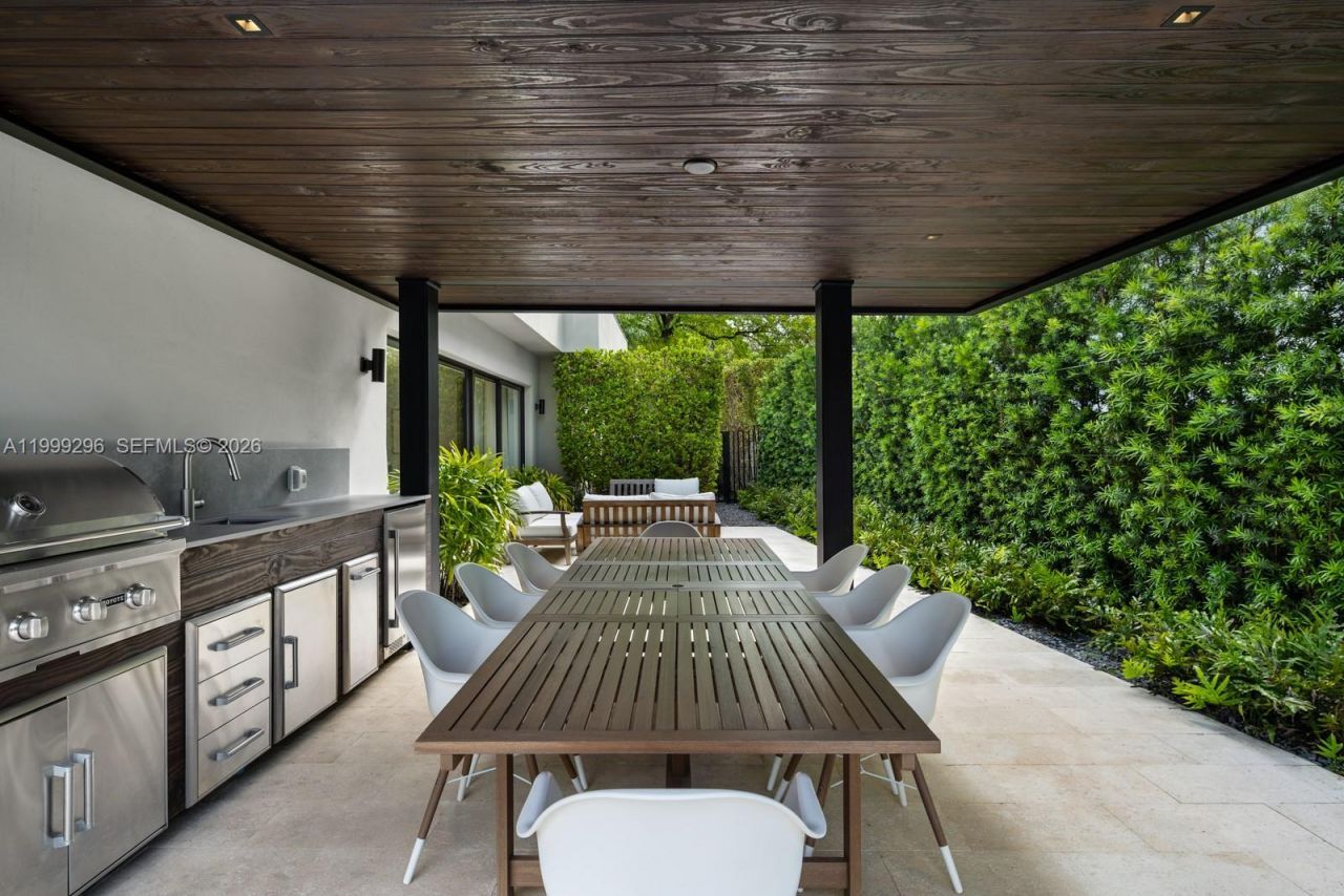 70 Samana Dr, Miami, FL 33133 Photo