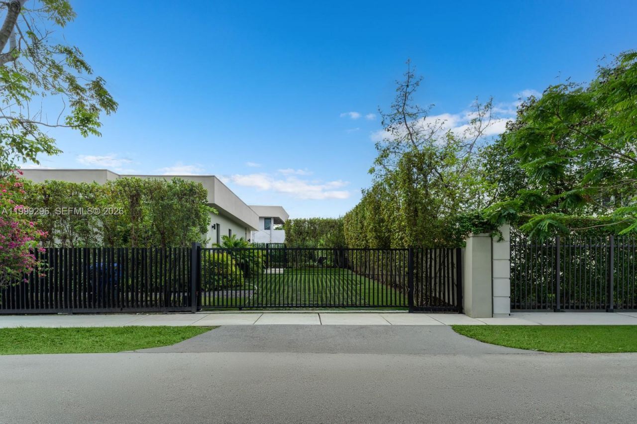 70 Samana Dr, Miami, FL 33133 Photo