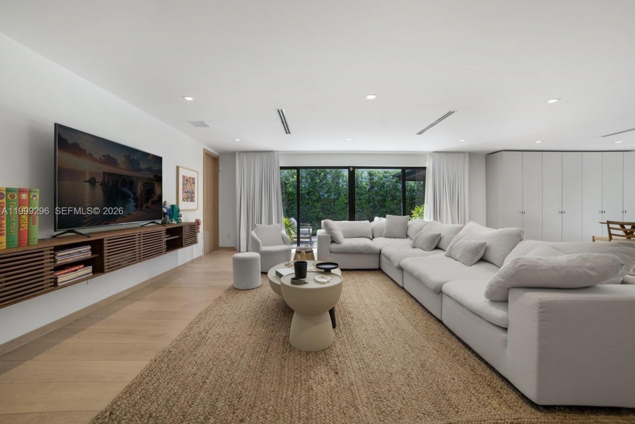 70 Samana Dr, Miami, FL 33133 Photo