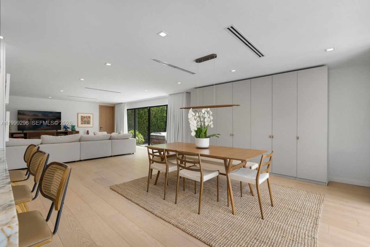 70 Samana Dr, Miami, FL 33133 Photo