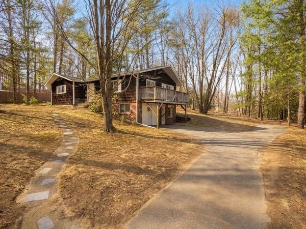 4 Skyline Drive, Essex, VT 05452