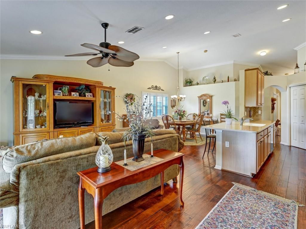 895 Eastham Way, Unit M202, Naples, FL 34104 Photo