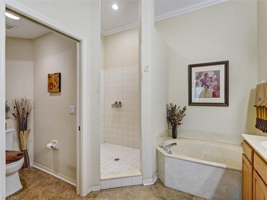 895 Eastham Way, Unit M202, Naples, FL 34104 Photo