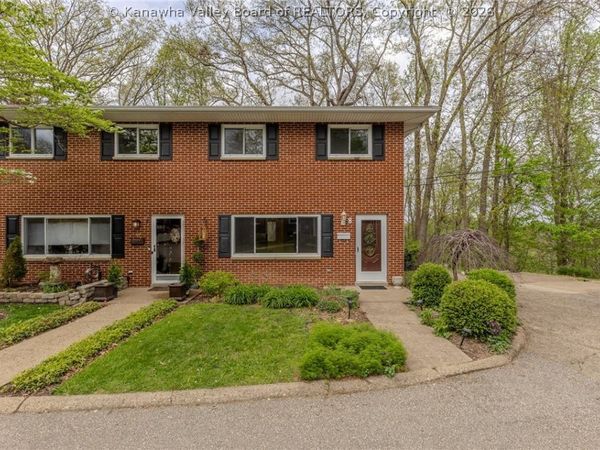 8 Vest Place, Charleston, WV 25314