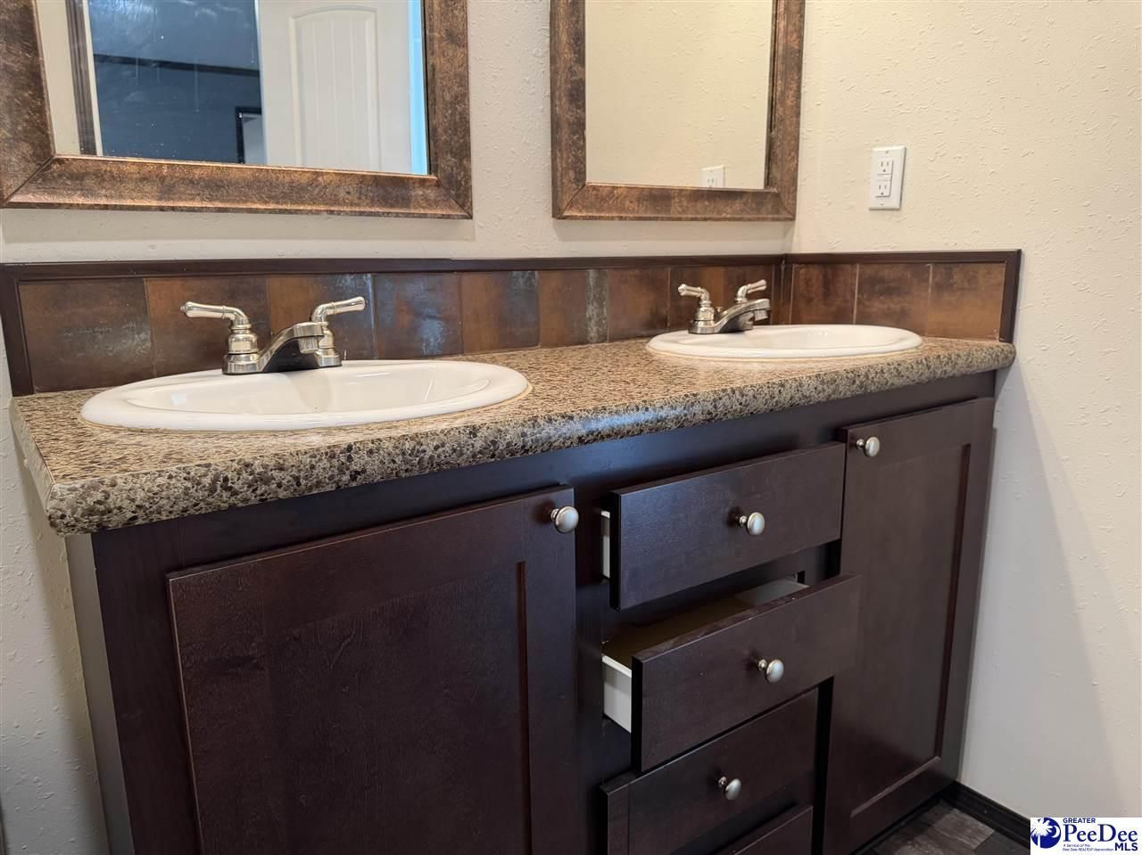 1004 N Center Road Photo 16