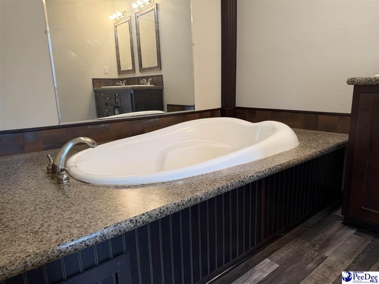 1004 N Center Road Photo 17