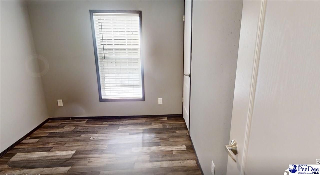 1004 N Center Road Photo 20